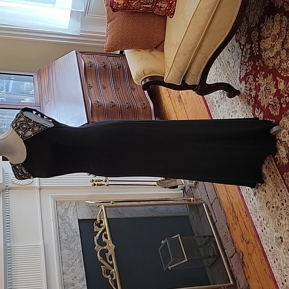 Patra Gown - Picture 6 of 10